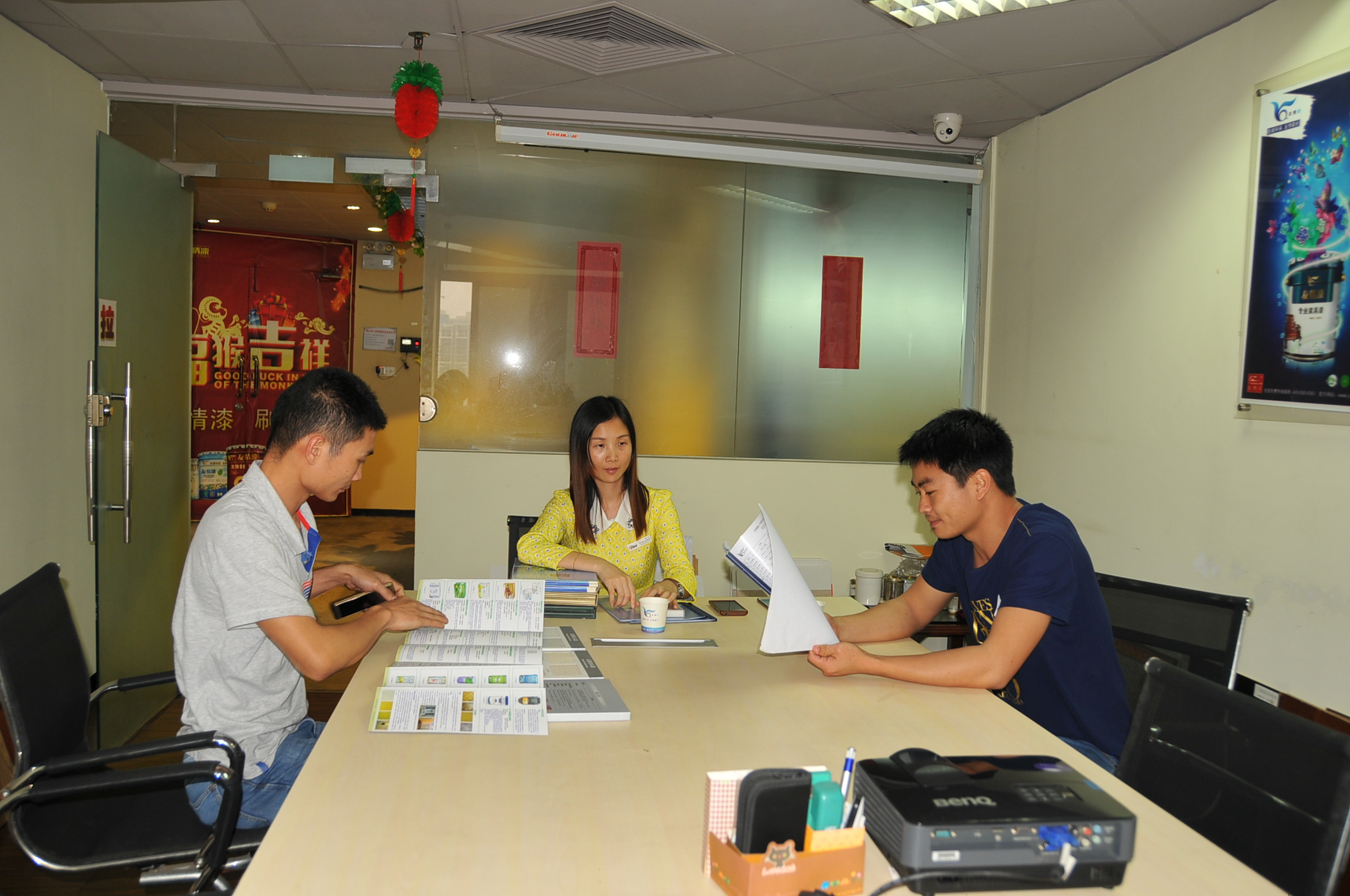 油漆代理經(jīng)營中，如何要客戶留個電話給你